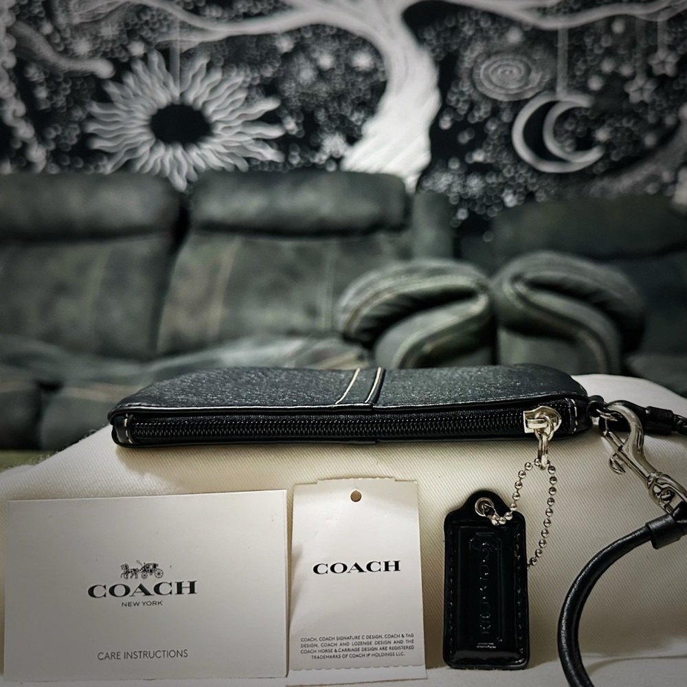 Vintage Y2K Coach clutch wallet Black soft Leather Wristlet with Silver Accents - Picture 7 of 13